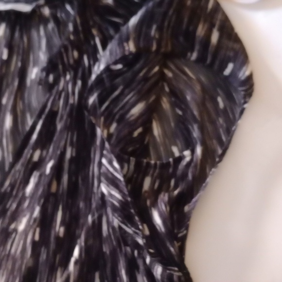 Vince silk black& white abstract print semi sheer blouse size Large - Picture 10 of 10